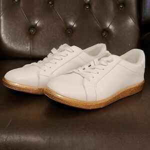 TORRID 9W White shoes with gold glitter soles